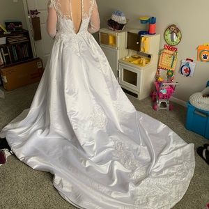 Wedding Dress never used